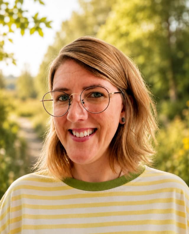 Portrait von Anika Alam, Stellvertretende Schulleitung an der Heilpraktikerschule Westfalen
