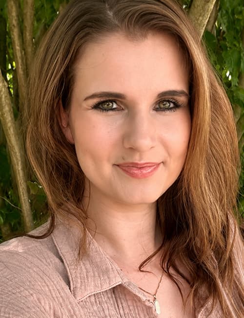 Portraitbild von Laura John, Dozent:in an der Heilpraktikerschule Westfalen